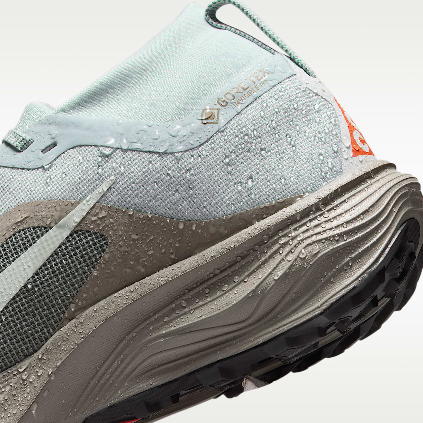 ACG Pegasus Trail GORE-TEX wasserfester Traillaufschuh (Damen) – Light Silver/Light Army/Safety Orange/Light Silver
