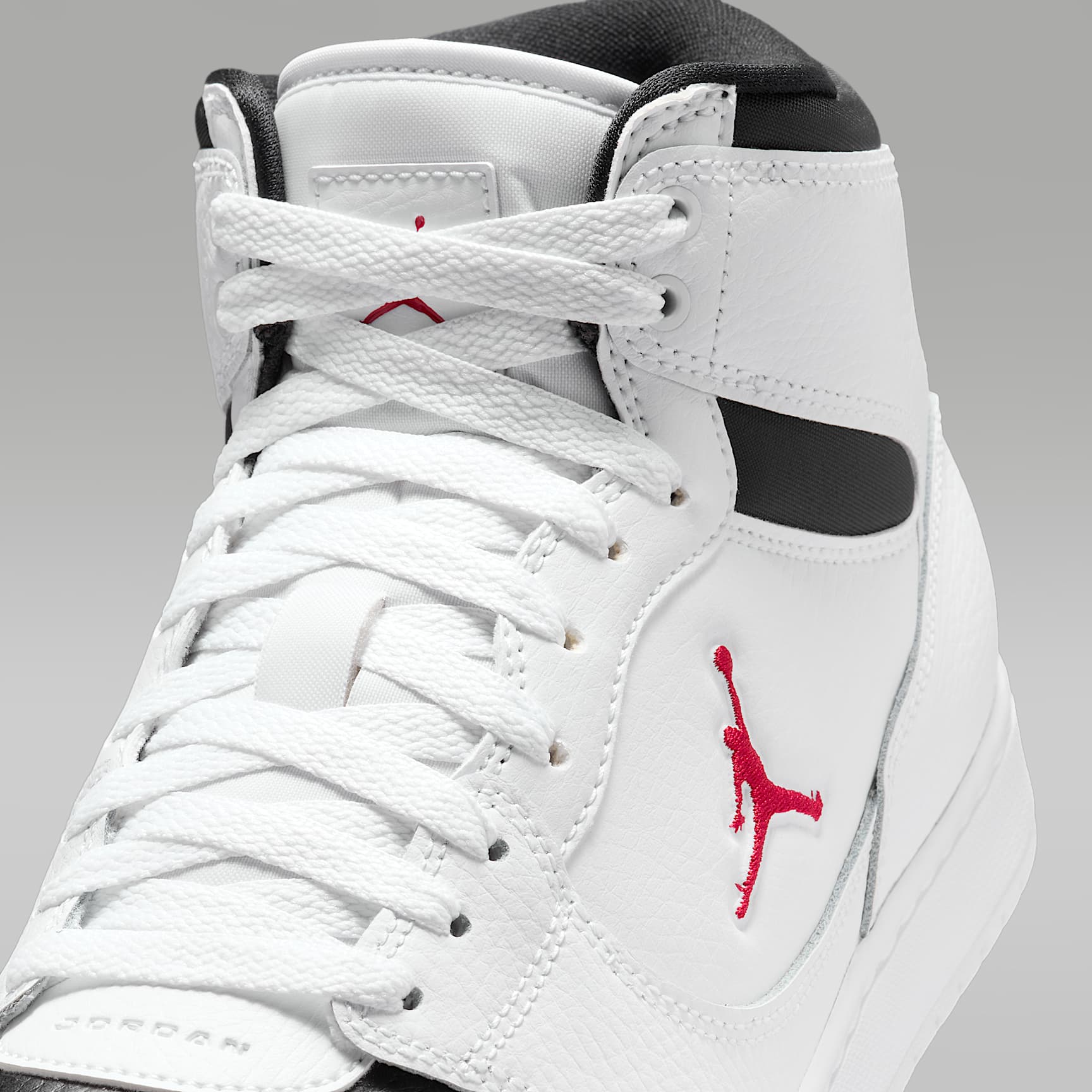 Jordan Court Connect Mid Herrenschuhe – Weiß/Schwarz/Gym Red