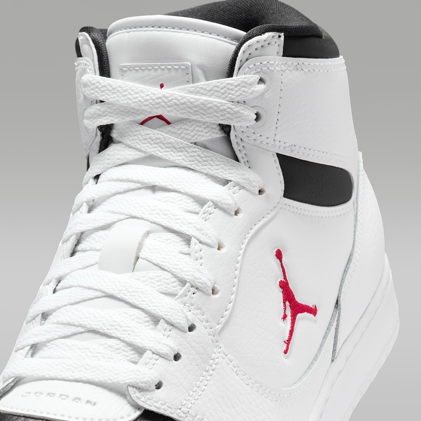 Jordan Court Connect Mid Herrenschuhe – Weiß/Schwarz/Gym Red