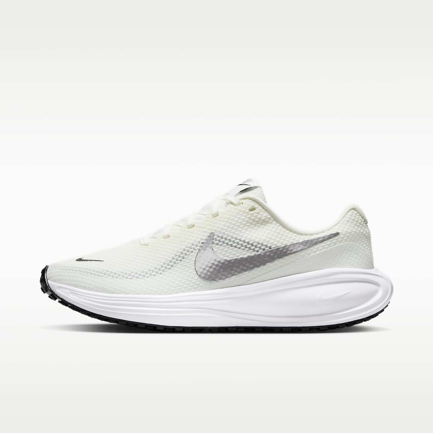 Nike Revolution 8 Straßenlaufschuh (Damen) – Sail/Weiß/Schwarz/Metallic Silver