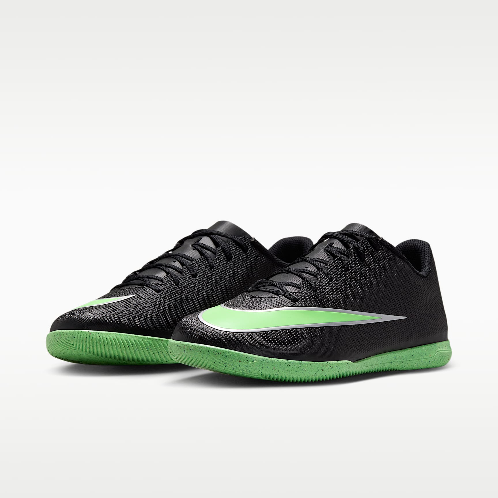 Nike Mercurial Vapor 17 Club Low-Top-Fußballschuh für Hallen- und Hartplätze – Schwarz/Schwarz/Illusion Green