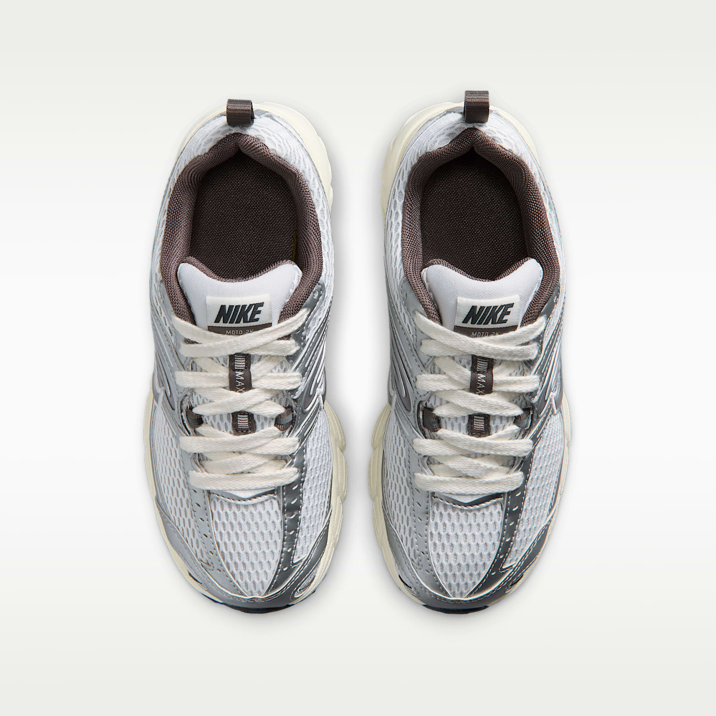 Nike Air Max Moto 2K Schuh für ältere Kinder – Platinum Tint/Cave Stone/Anthracite/Metallic Silver