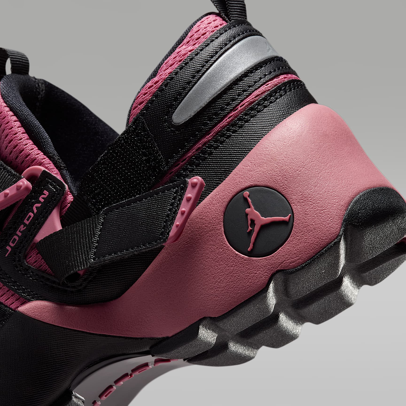 Jordan Trunner LX Schuh (Damen) – Schwarz/Reflective Silver/Desert Berry