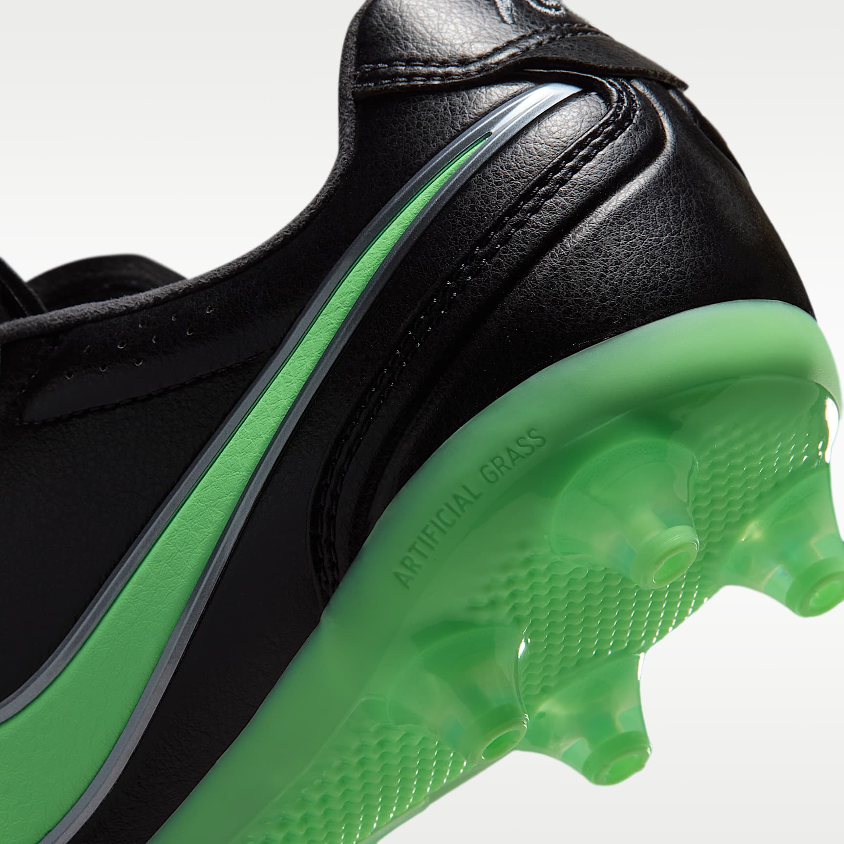 Nike Tiempo Ligera Pro Low-Top-Fußballschuh für Kunstrasen – Schwarz/Schwarz/Illusion Green
