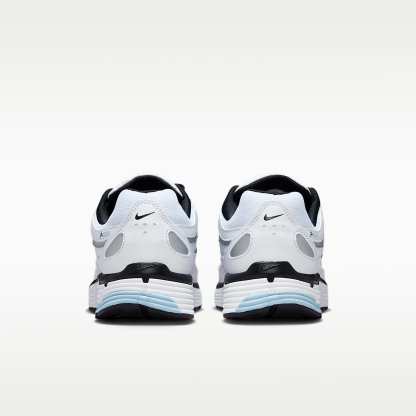 Nike P-6000 Schuh (Herren) – Weiß/Light Armory Blue/Metallic Silver/Schwarz