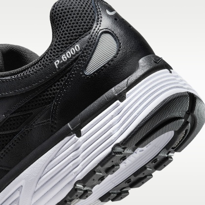 Nike P-6000 Schuh – Schwarz/Weiß/Metallic Silver/Schwarz