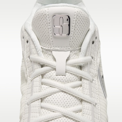 Sabrina 4 "White Label LX" Basketballschuhe – Sail/Sail/Metallic Silver