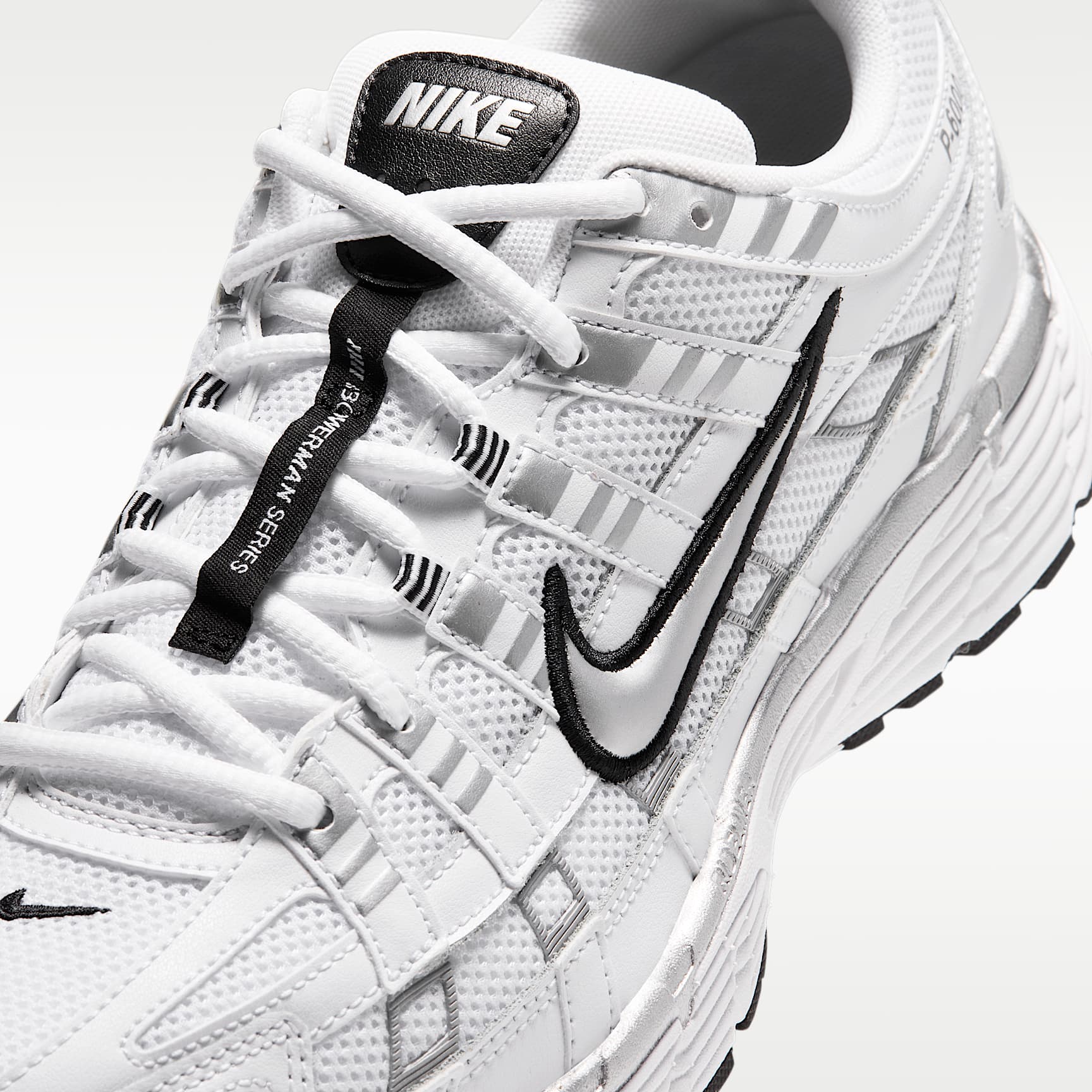 Nike P-6000 Schuh – Weiß/Schwarz/Metallic Silver