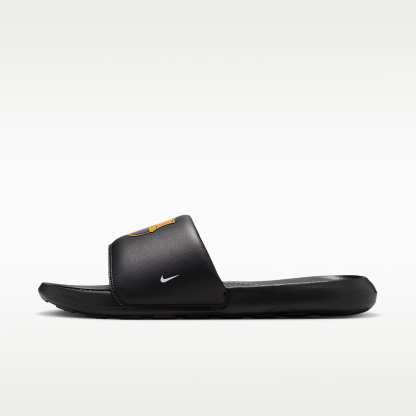 FC Barcelona Victori One Nike Fußball-Slides (Herren) – Schwarz/Midwest Gold/Imperial Purple
