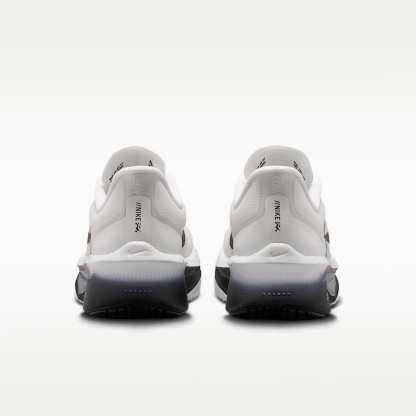 Nike Zoom Fly 6 Straßenlaufschuh für Wettkämpfe (Damen) – Weiß/Smoke Grey/Metallic Silver/Schwarz