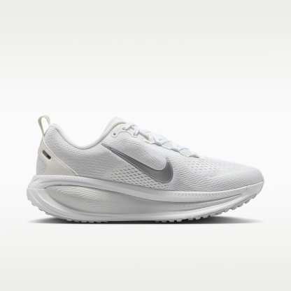 Nike Vomero 18 Straßenlaufschuh (Damen) – Weiß/Photon Dust/Summit White/Metallic Silver