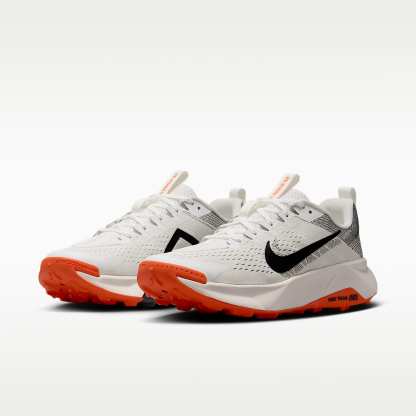 Nike Wildhorse 10 Traillaufschuh (Herren) – Summit White/Safety Orange/Phantom/Schwarz