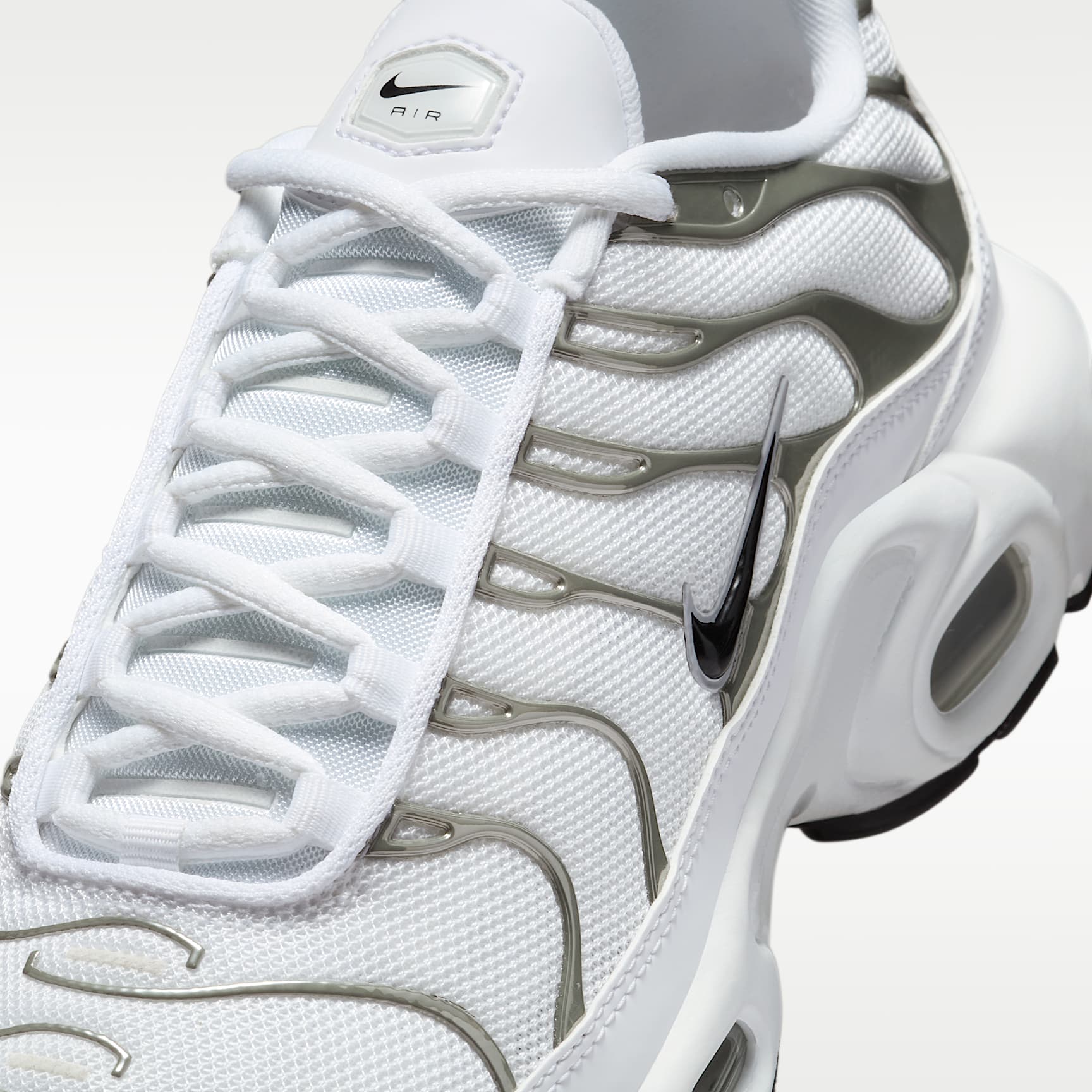 Nike Air Max Plus SE Schuh (Damen) – Weiß/Pure Platinum/Schwarz