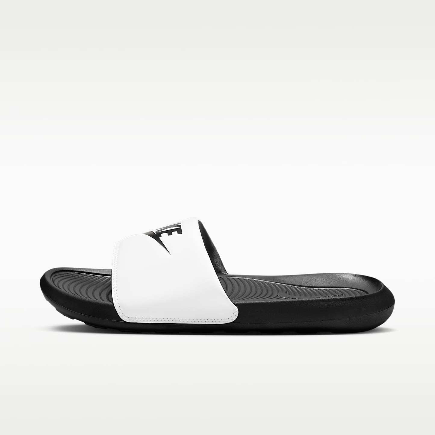 Nike Victori One Slides (Herren) – Schwarz/Weiß/Schwarz