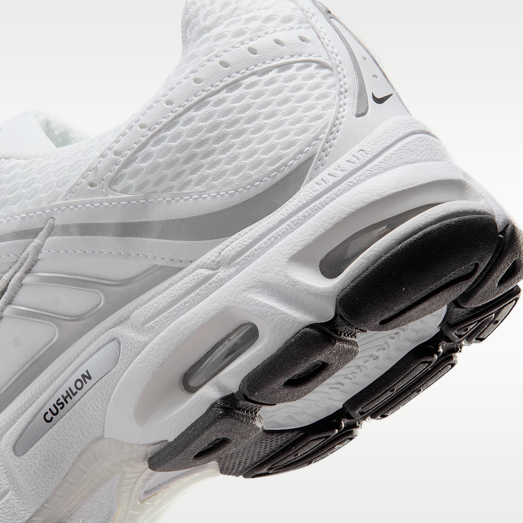Nike Air Max Moto 2K Schuh (Herren) – Weiß/Metallic Silver/Photon Dust/Schwarz