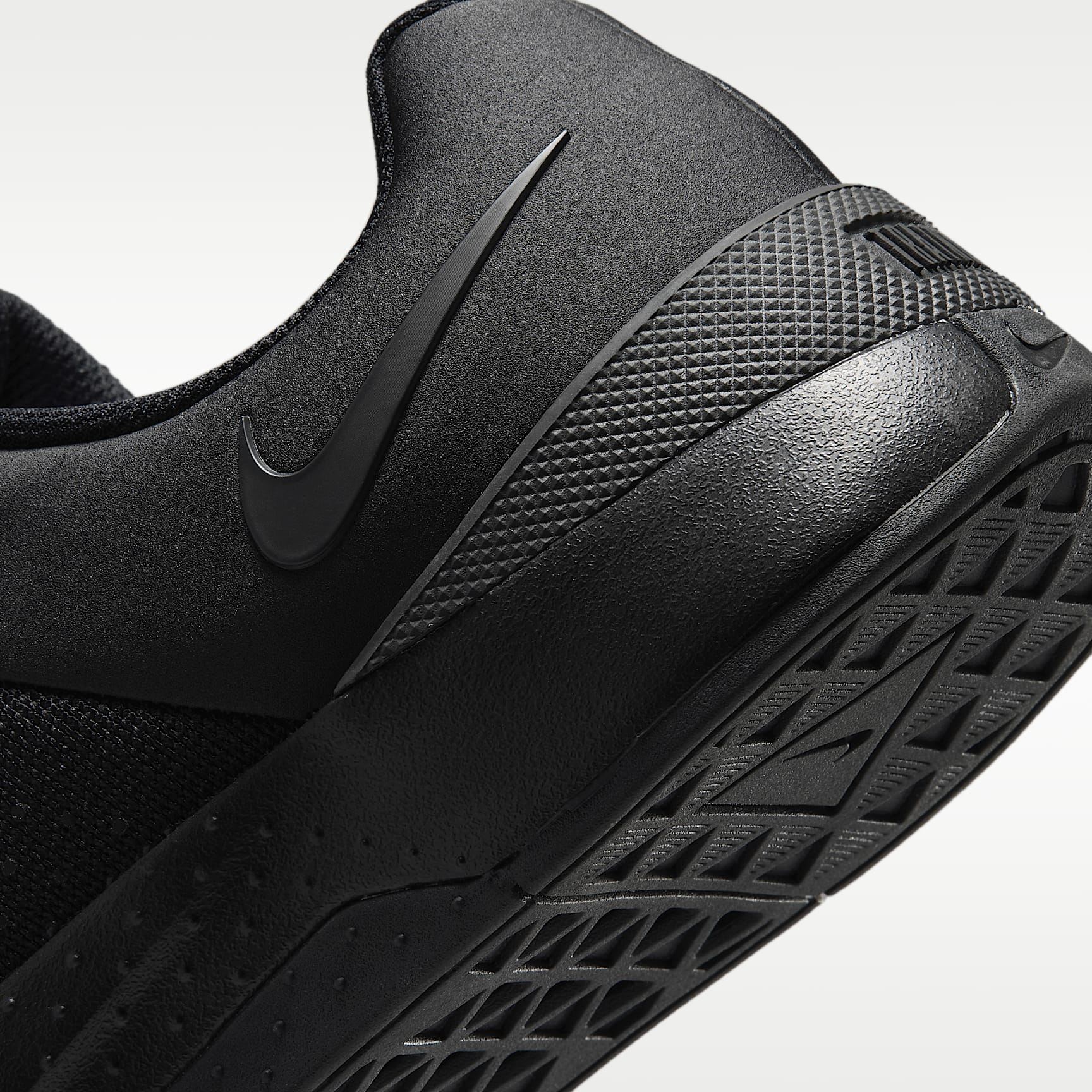 Nike MC Trainer 4 Trainingsschuh (Herren) – Schwarz/Dark Smoke Grey
