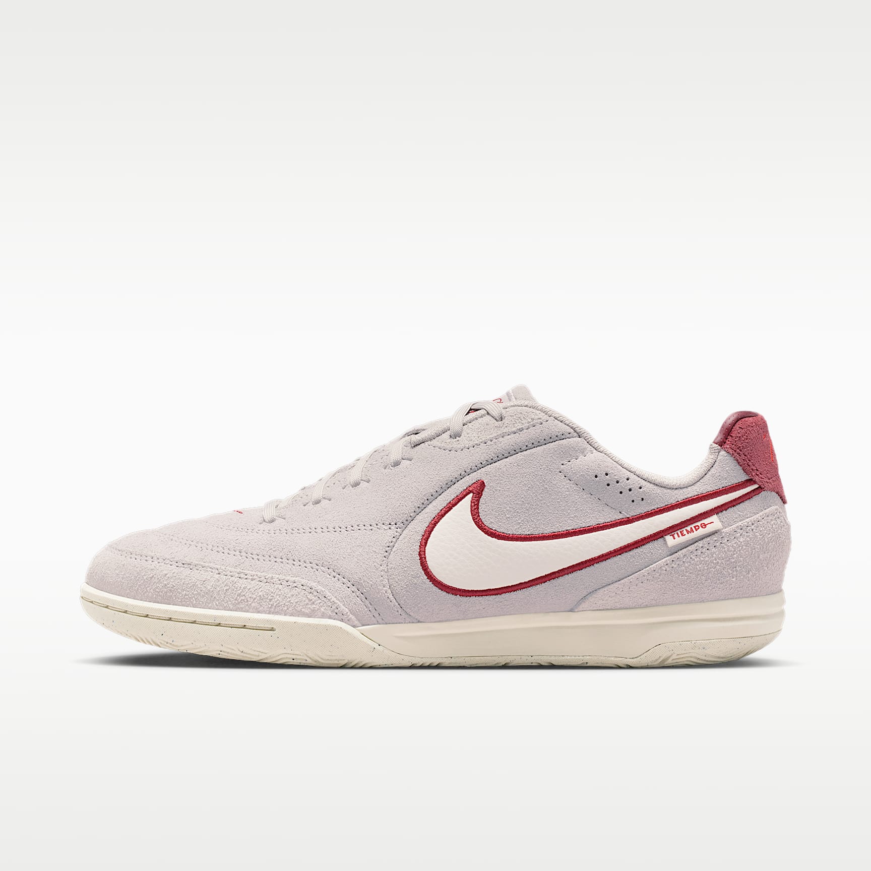 Nike Tiempo Streetgato PRM Low-Top-Fußballschuh für Hallen- und Hartplätze – Moon Particle/Team Red/Chalk
