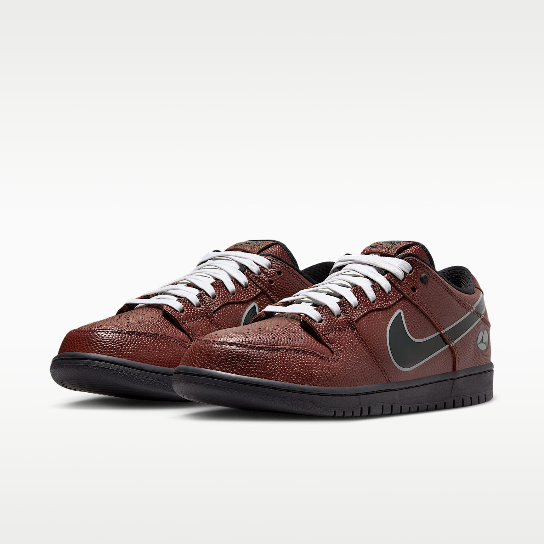 Nike SB Dunk Low Pro Skateboardschuh – Dark Pony/Silber/Weiß/Schwarz