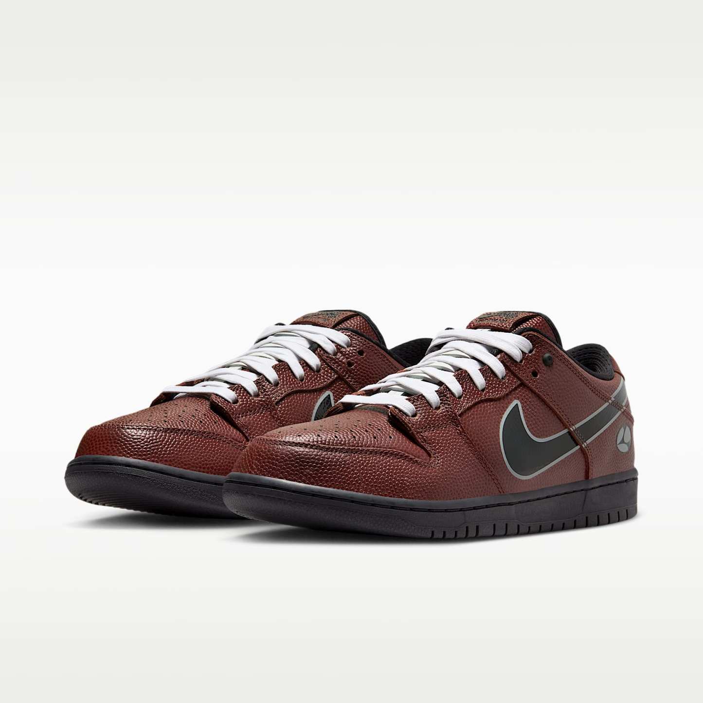 Nike SB Dunk Low Pro Skateboardschuh – Dark Pony/Silber/Weiß/Schwarz