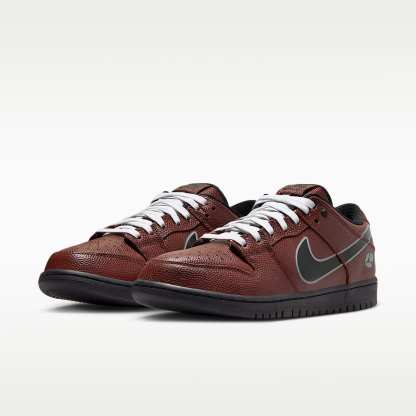 Nike SB Dunk Low Pro Skateboardschuh – Dark Pony/Silber/Weiß/Schwarz