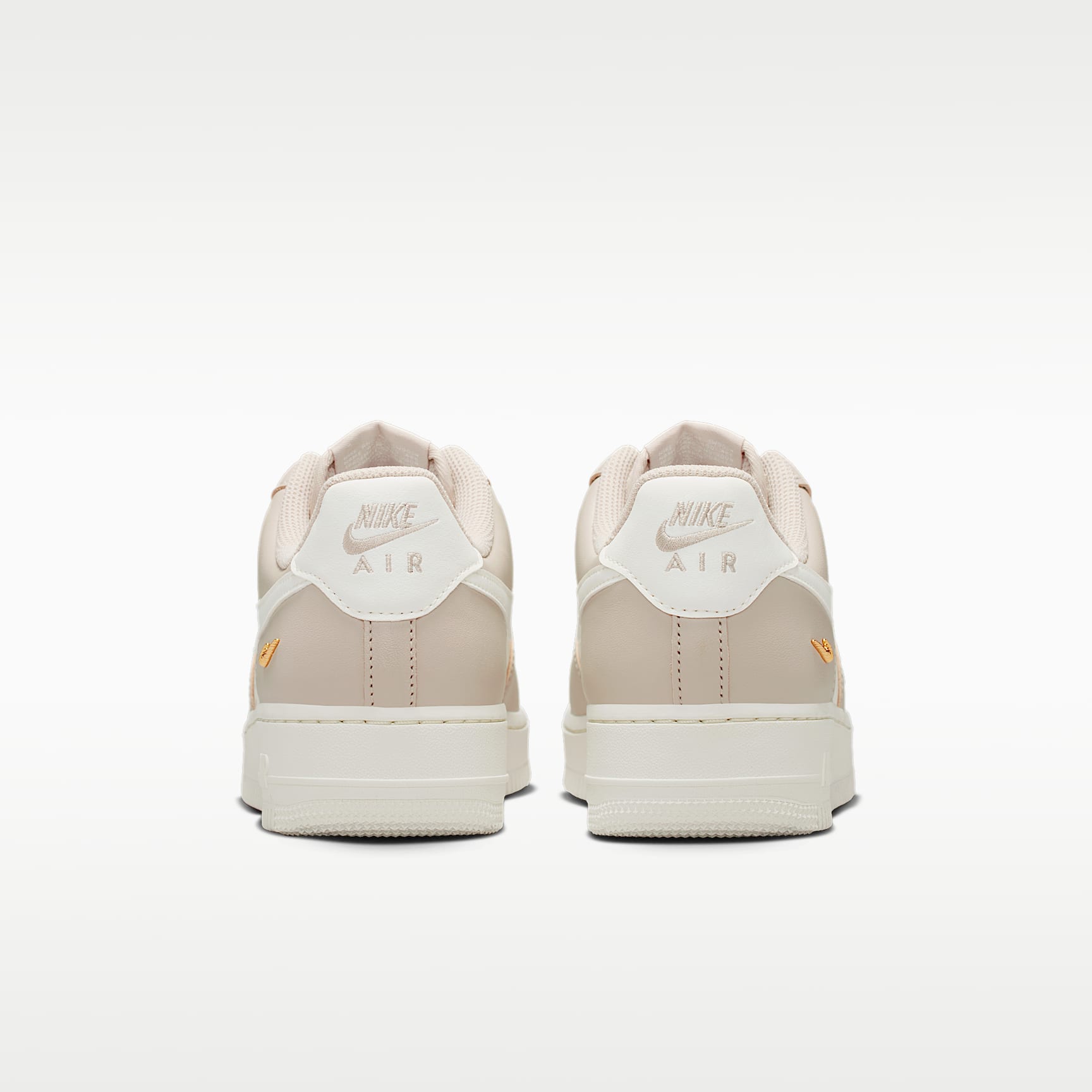 Nike Air Force 1 '07 Schuh (Damen) – Cream II/Metallic Gold/Sail