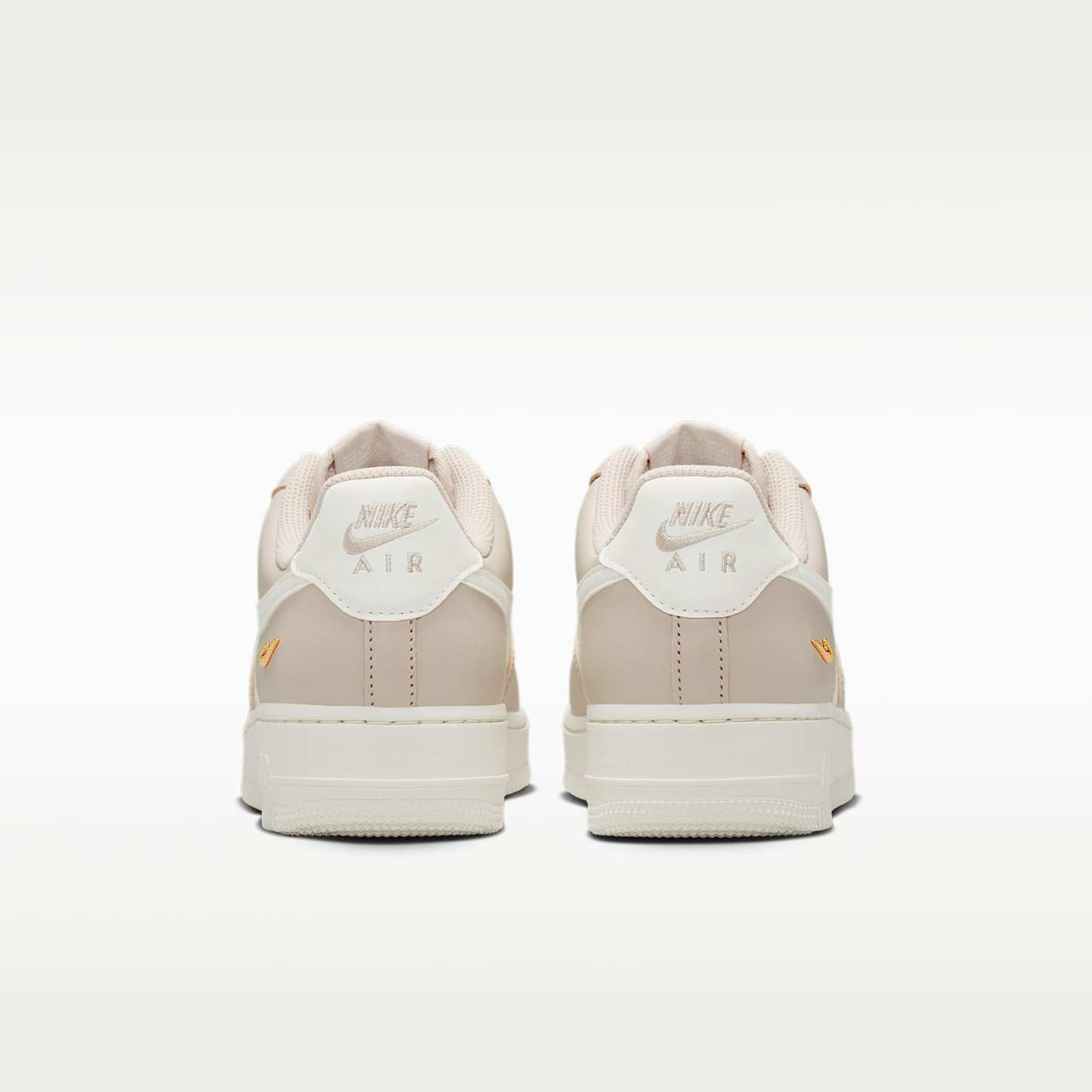Nike Air Force 1 '07 Schuh (Damen) – Cream II/Metallic Gold/Sail