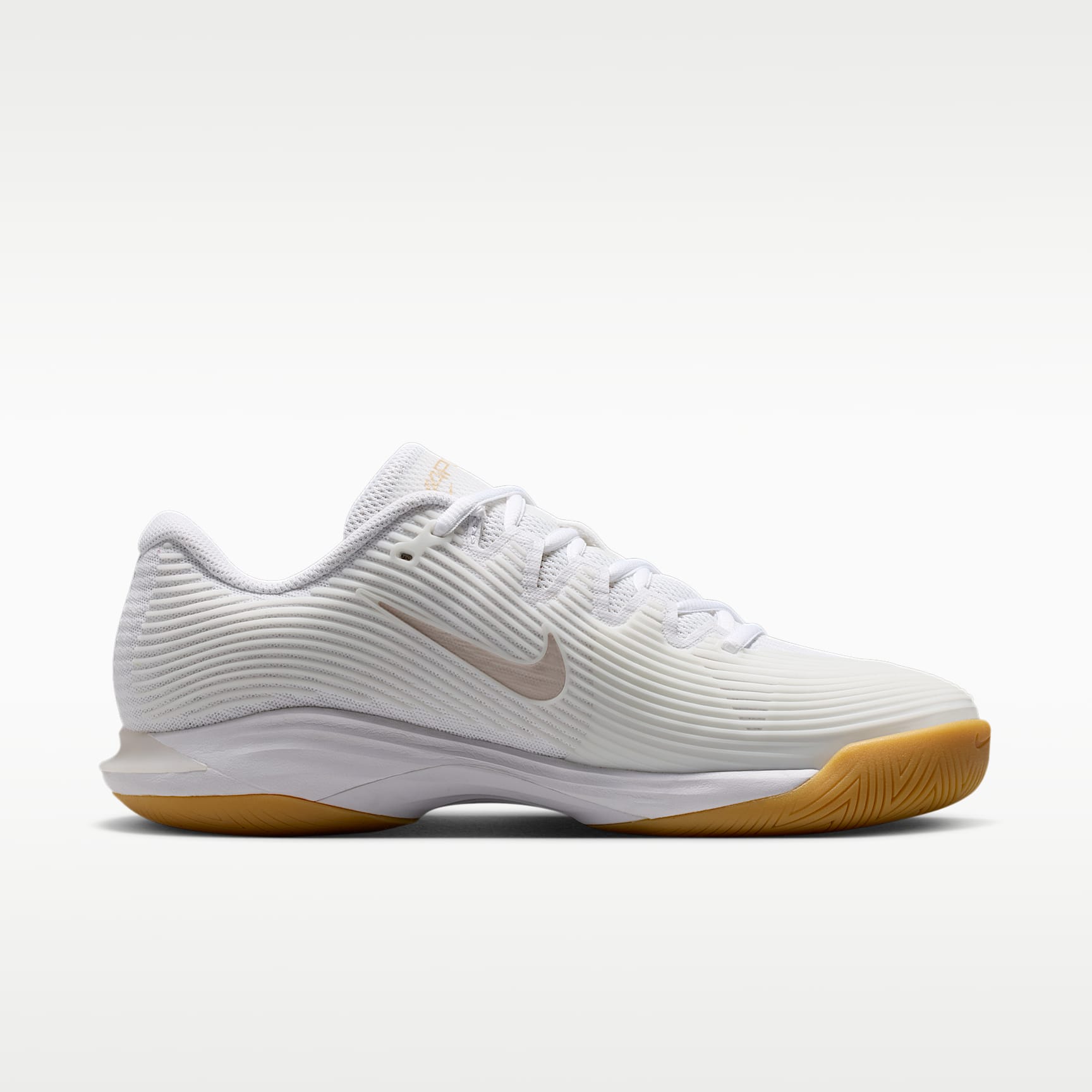 Nike Vapor 12 Tennisschuh für Hartplätze (Damen) – Weiß/Summit White/Linen/Light Orewood Brown