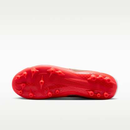 Nike Tiempo Maestro Academy Low Top Fußballschuh für Kunstrasen – Weiß/Bright Crimson/Blur