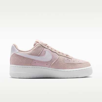 Air Force 1 '07 Low SE Schuh (Damen) – Silt Red/Pink Foam/Metallic Gold/Weiß