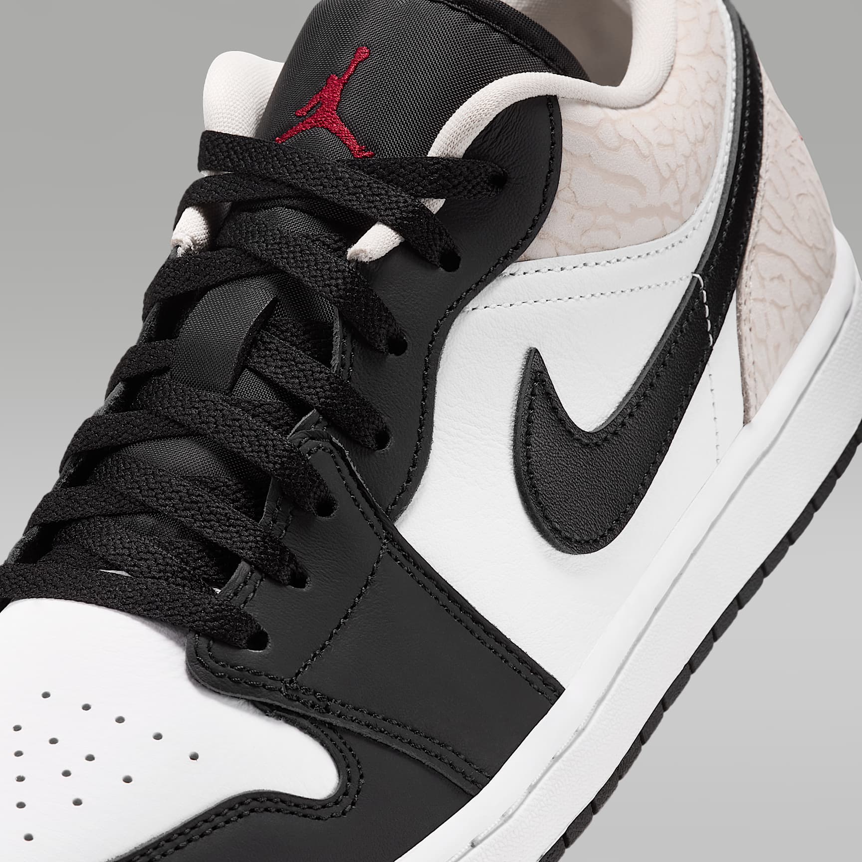 Air Jordan 1 Low SE Herrenschuh – Schwarz/Weiß/Light Orewood Brown/Team Red