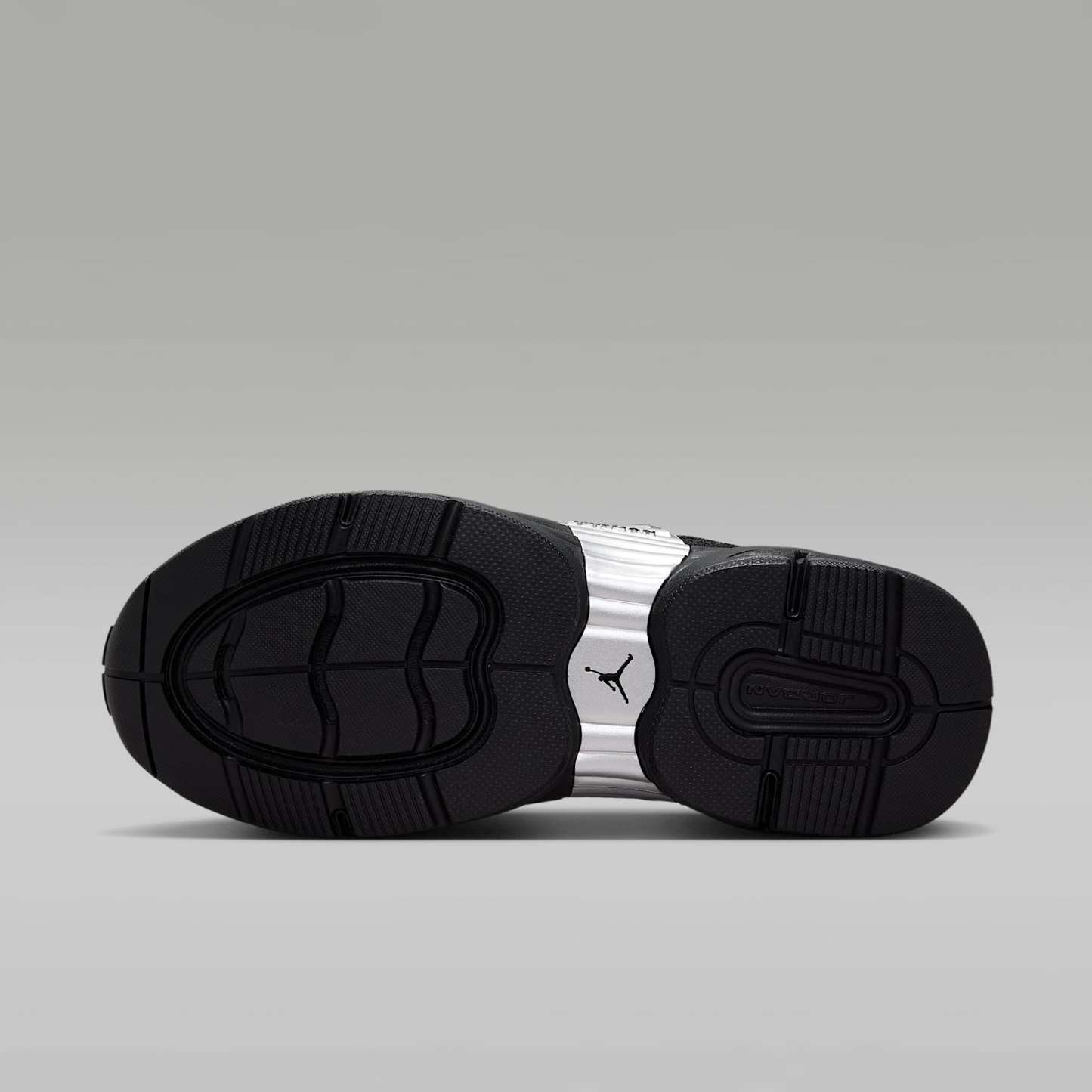 Jordan Trunner O/S Damenschuhe – Schwarz/Schwarz/Schwarz/Metallic Silver