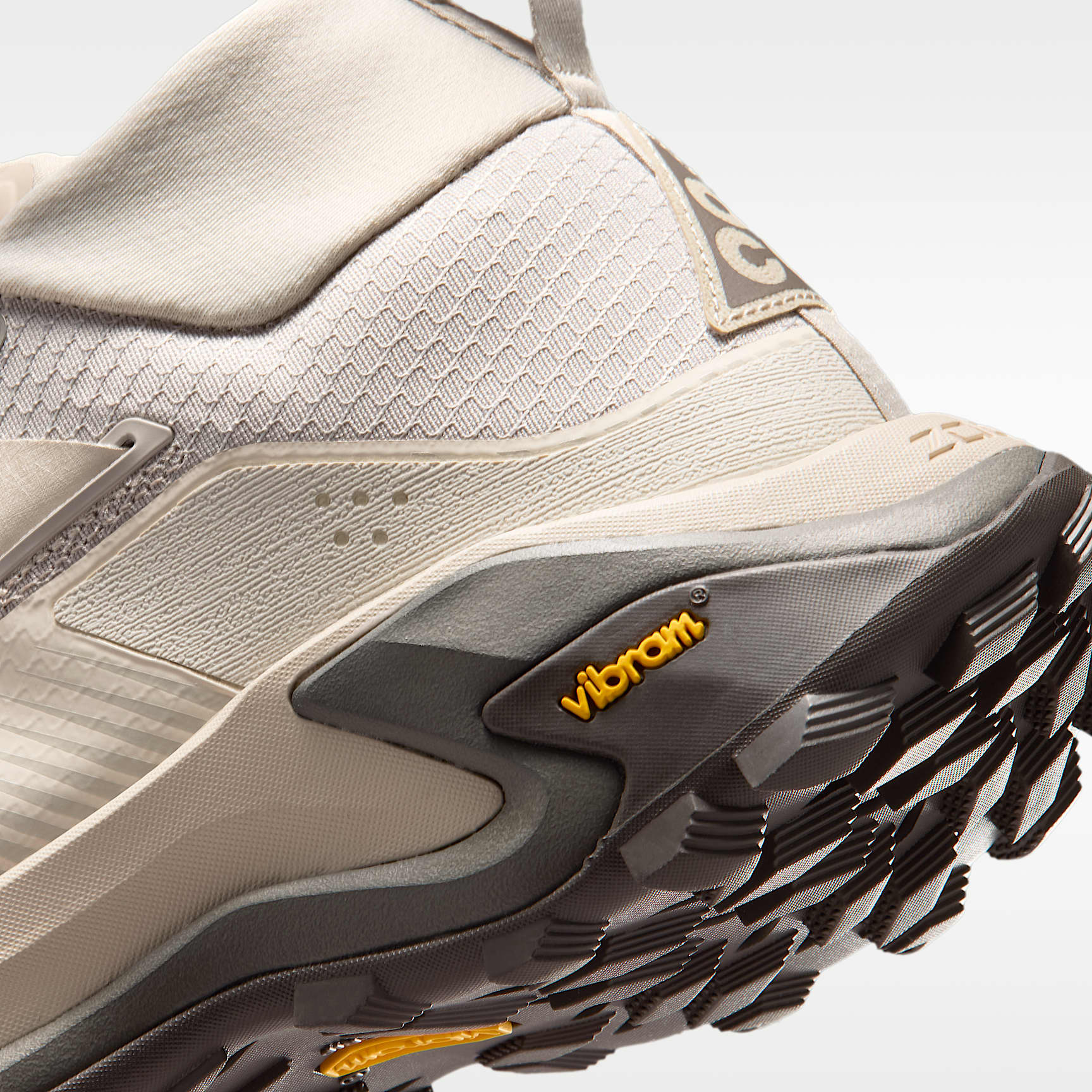 ACG Zegama Hike Wanderschuh (Damen) – Cream II/Light Orewood Brown/Cave Stone/Cream II