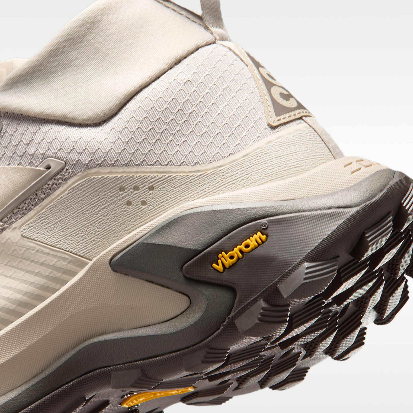 ACG Zegama Hike Wanderschuh (Damen) – Cream II/Light Orewood Brown/Cave Stone/Cream II
