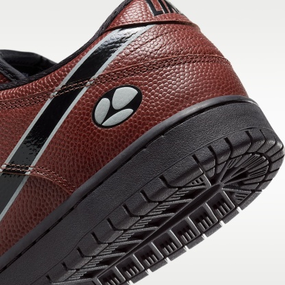 Nike SB Dunk Low Pro Skateboardschuh – Dark Pony/Silber/Weiß/Schwarz