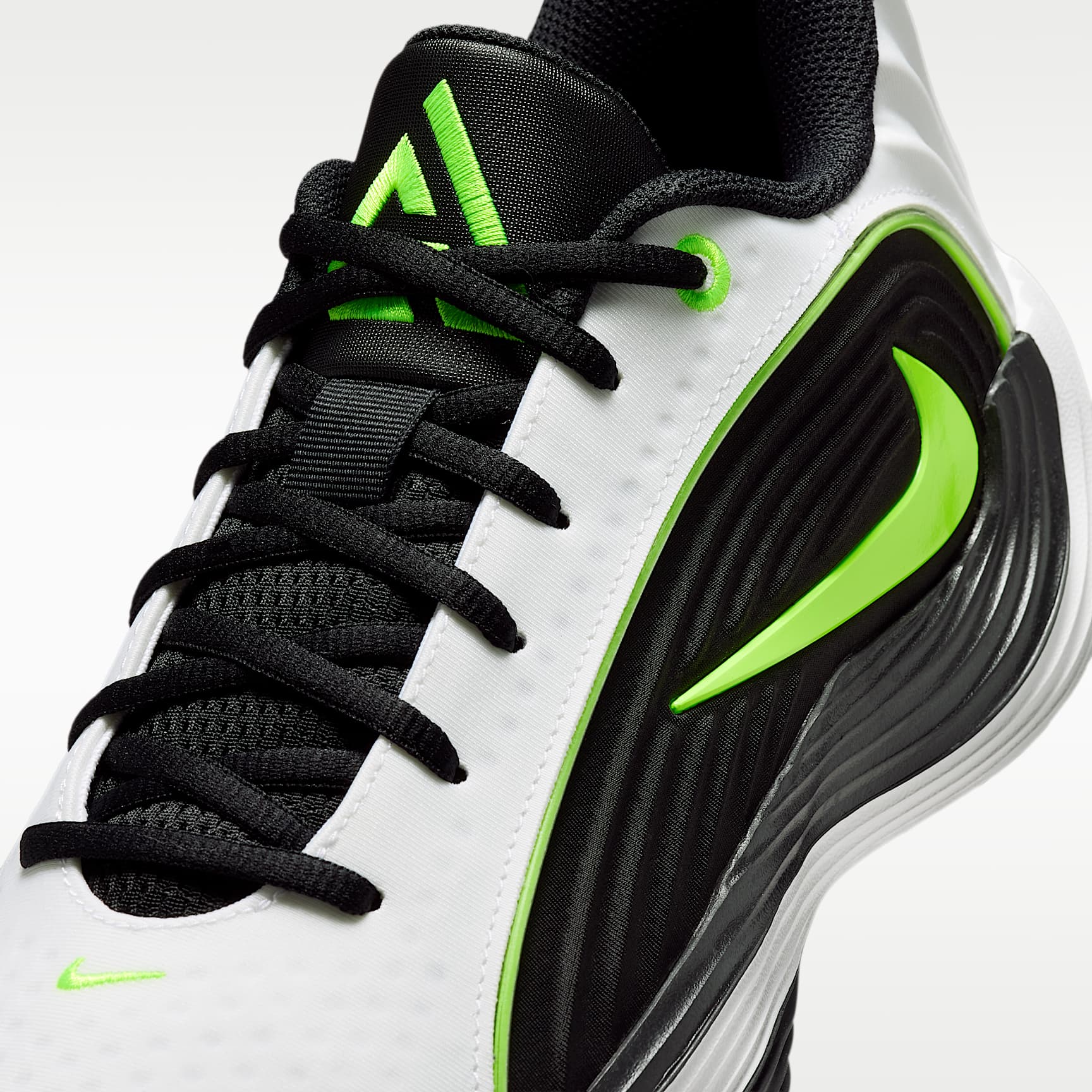 Giannis Immortality 5 Basketballschuh – Weiß/Schwarz/Volt