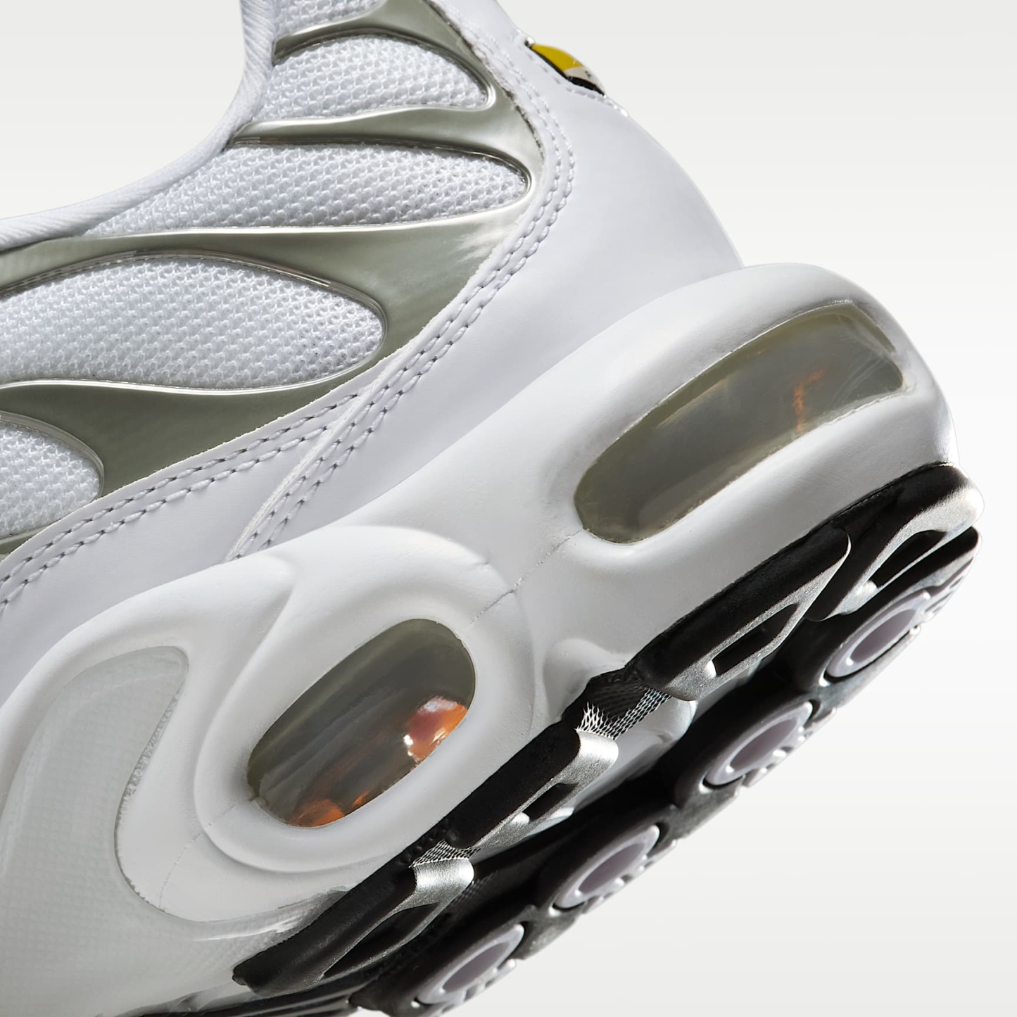 Nike Air Max Plus SE Schuh (Damen) – Weiß/Pure Platinum/Schwarz