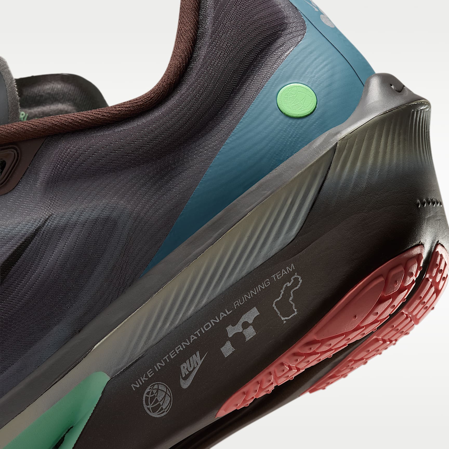 Nike Zoom Fly 6 Straßenlaufschuh für Wettkämpfe (Herren) – Baroque Brown/Smoke Grey/Ironstone/Schwarz