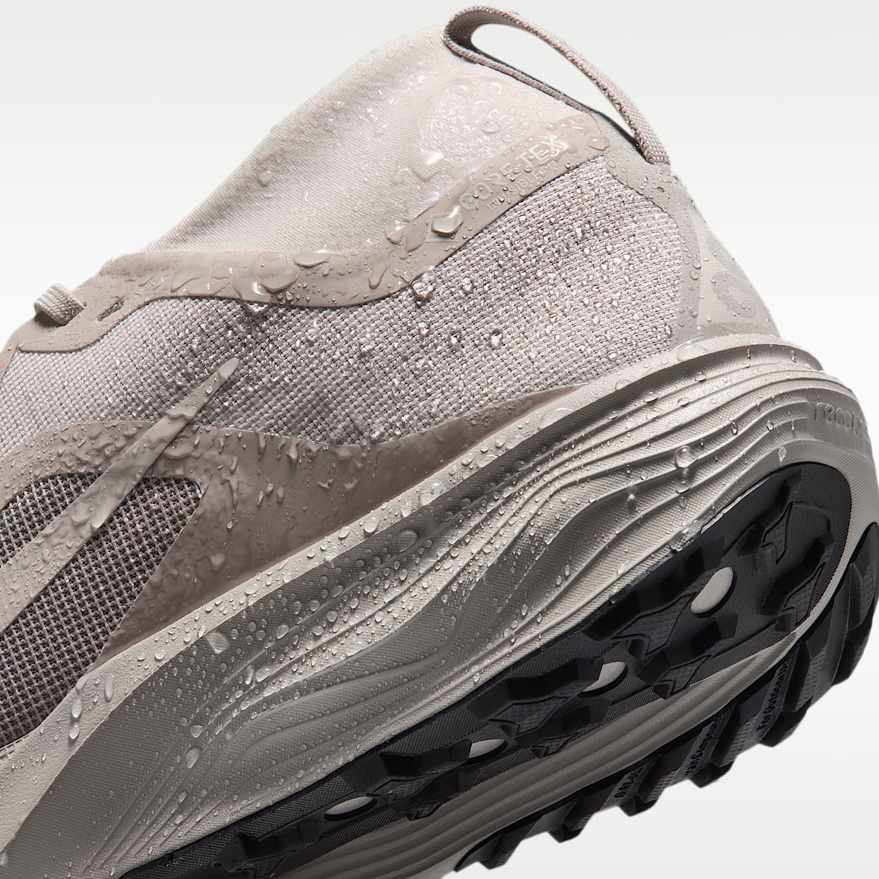 ACG Pegasus Trail GORE-TEX wasserdichter Traillaufschuh (Herren) – Cream II/Light Orewood Brown