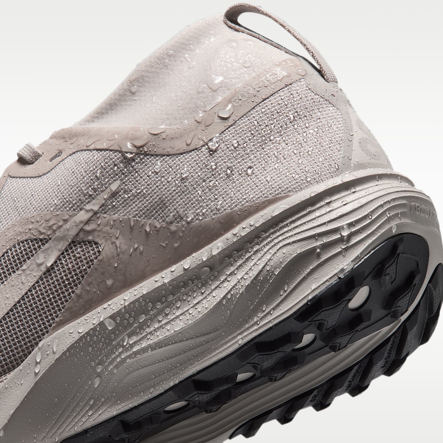 ACG Pegasus Trail GORE-TEX wasserdichter Traillaufschuh (Herren) – Cream II/Light Orewood Brown