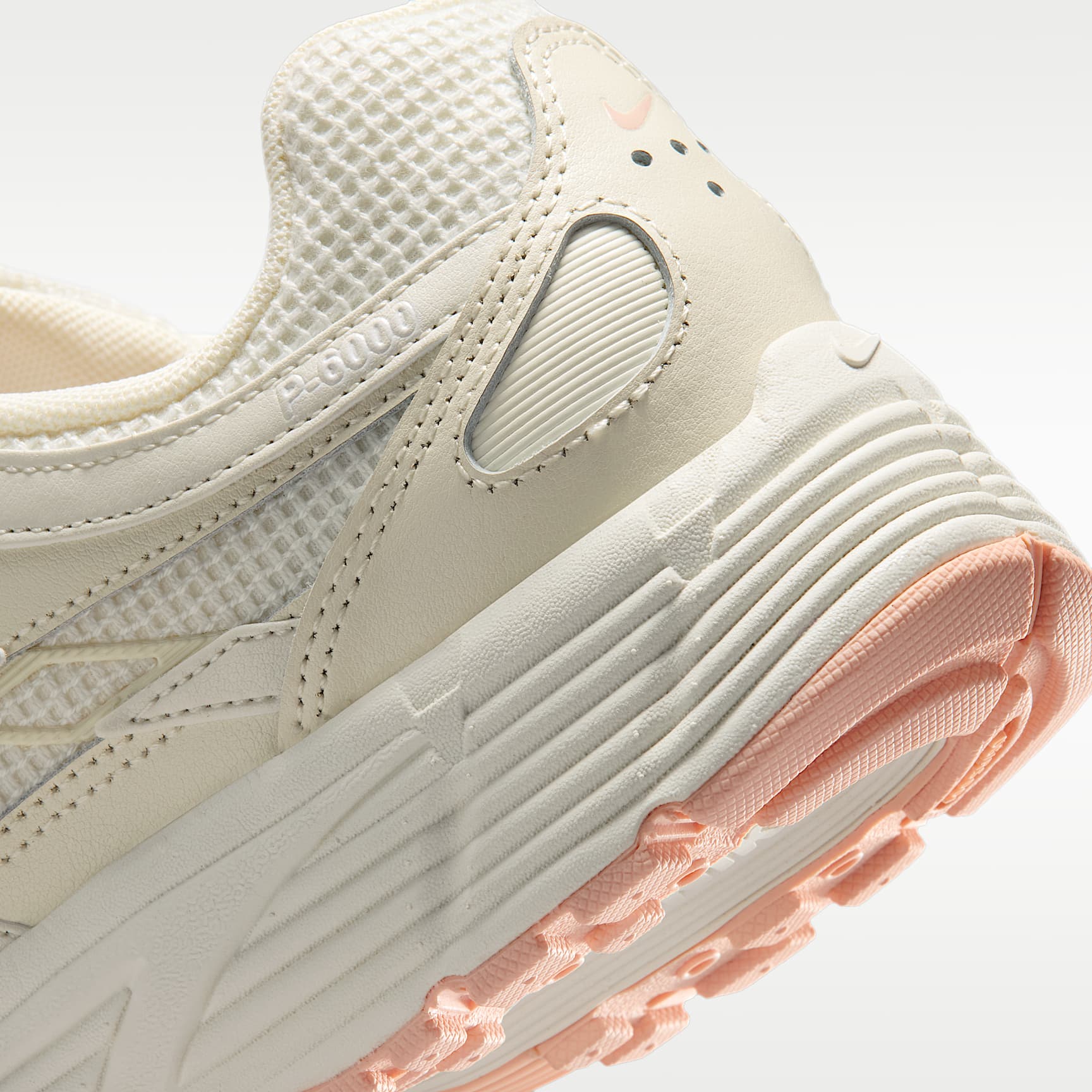 Nike P-6000 Schuh (Damen) – Sail/Soft Pearl/Arctic Orange