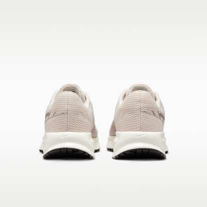 Nike Run Defy Straßenlaufschuh (Damen) – Light Orewood Brown/Cave Stone/Weiß/College Grey