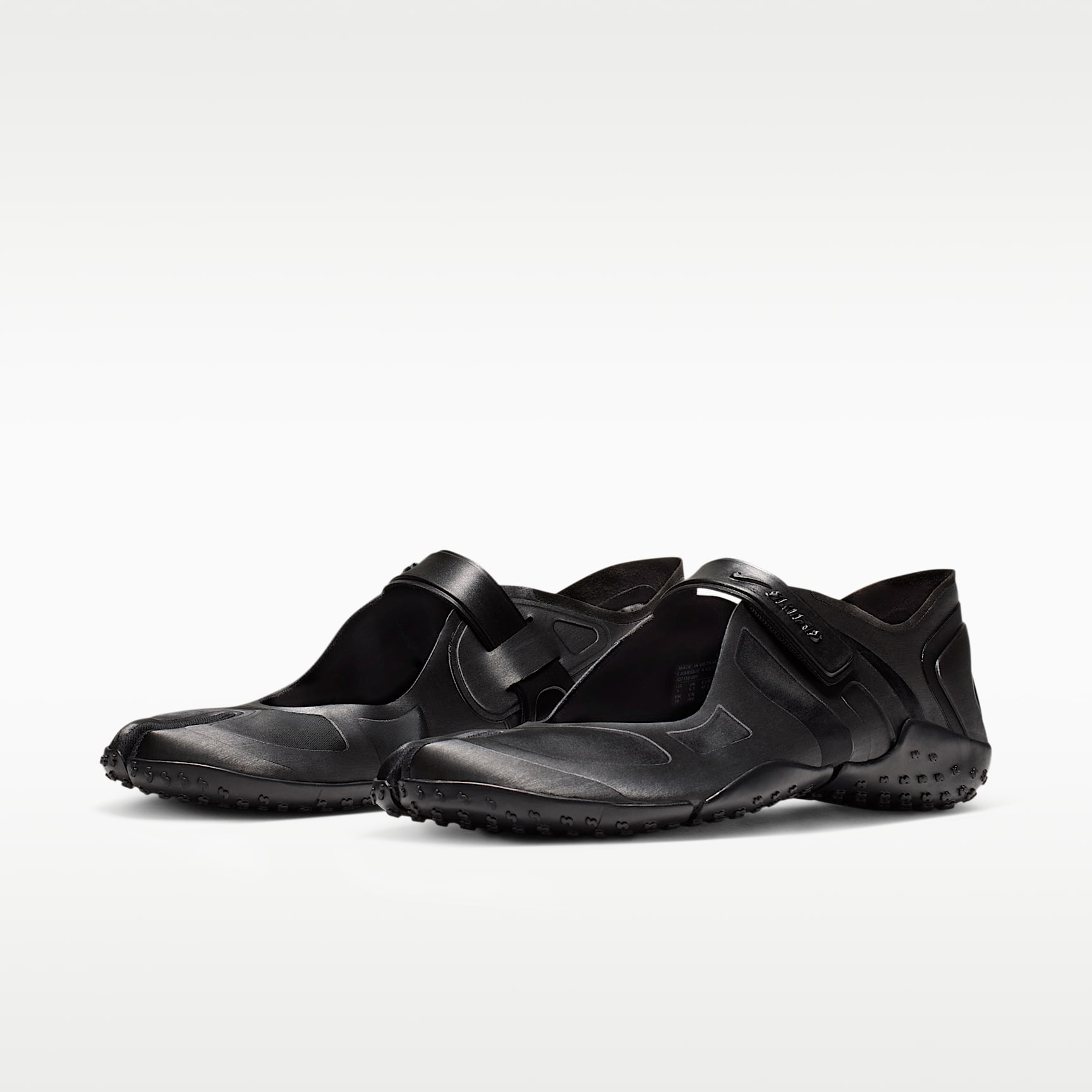 NikeSKIMS Rift Satin Schuh (Damen) – Schwarz/Schwarz/Schwarz