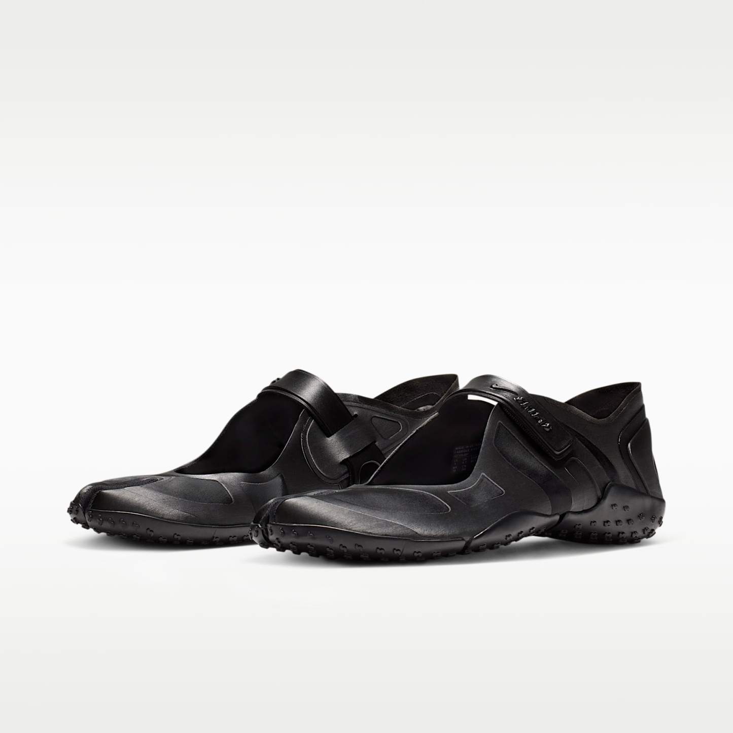 NikeSKIMS Rift Satin Schuh (Damen) – Schwarz/Schwarz/Schwarz