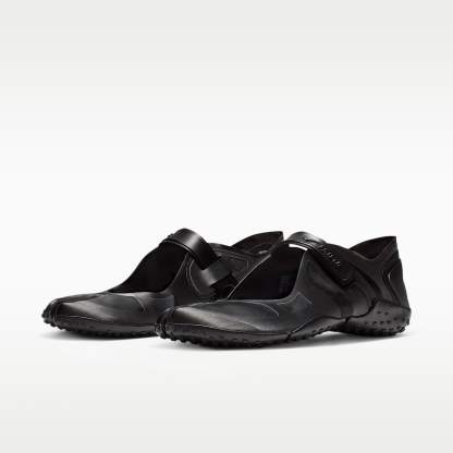NikeSKIMS Rift Satin Schuh (Damen) – Schwarz/Schwarz/Schwarz