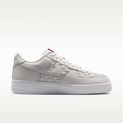 Nike Air Force 1 Low Retro Premium Schuh (Herren) – Summit White/Team Red/Metallic Silver/Summit White