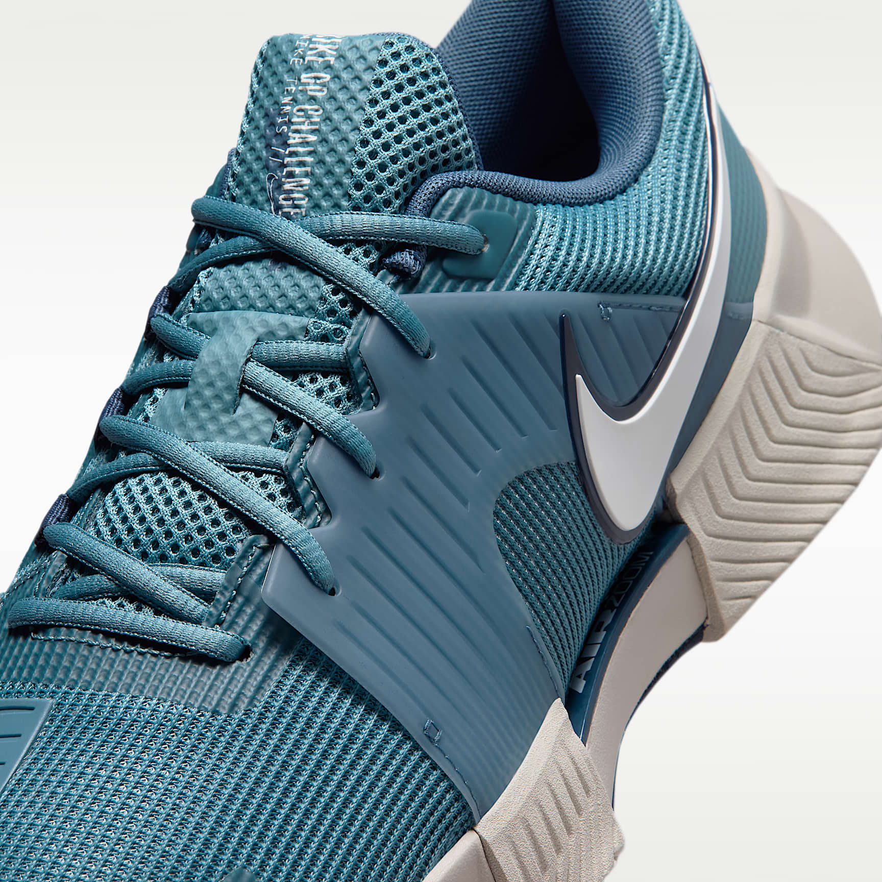 Nike GP Challenge 1.5 Hartplatz-Tennisschuh (Herren) – Smokey Blue/Light Bone/New Slate/Weiß