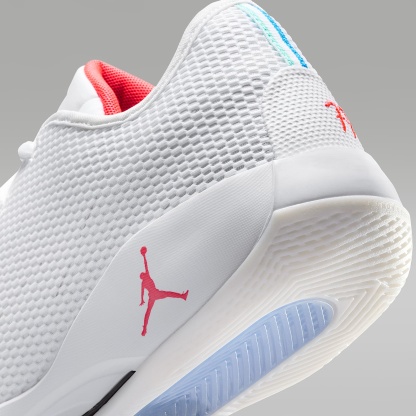 Luka 77 Basketballschuh – Weiß/Schwarz/Sail/Bright Crimson