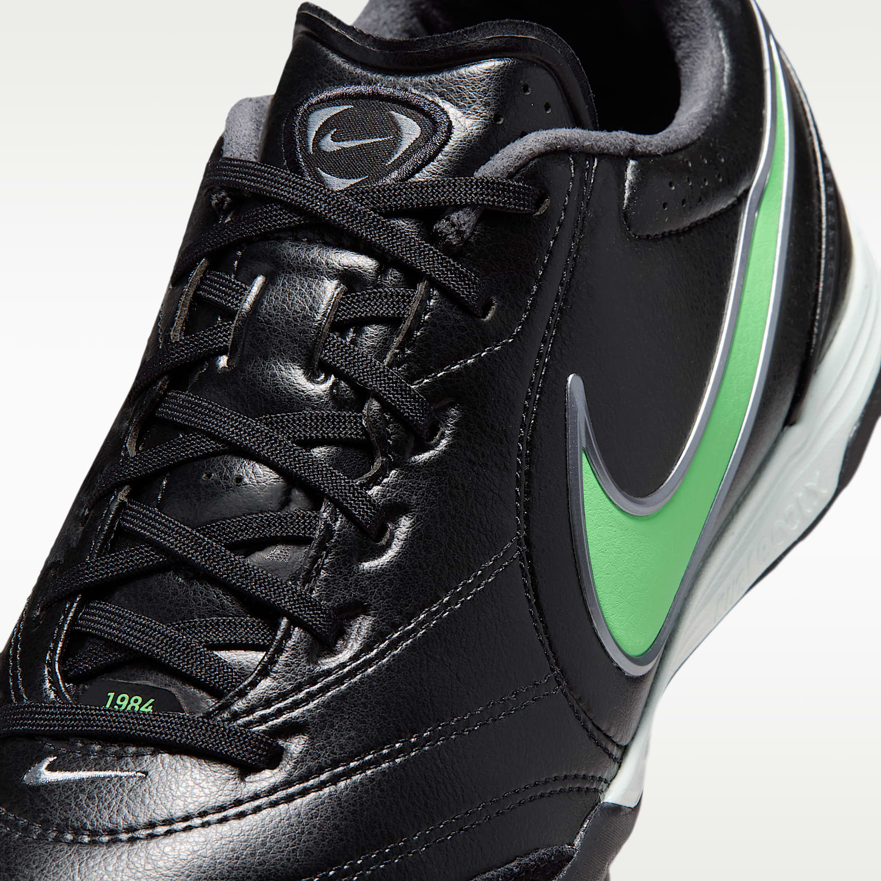 Nike Tiempo Ligera Pro Low-Top-Fußballschuh für Turf – Schwarz/Schwarz/Illusion Green