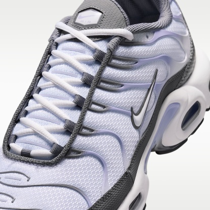 Nike Air Max Plus Schuh (Herren) – Smoke Grey/Light Armory Blue/Dark Smoke Grey/Weiß
