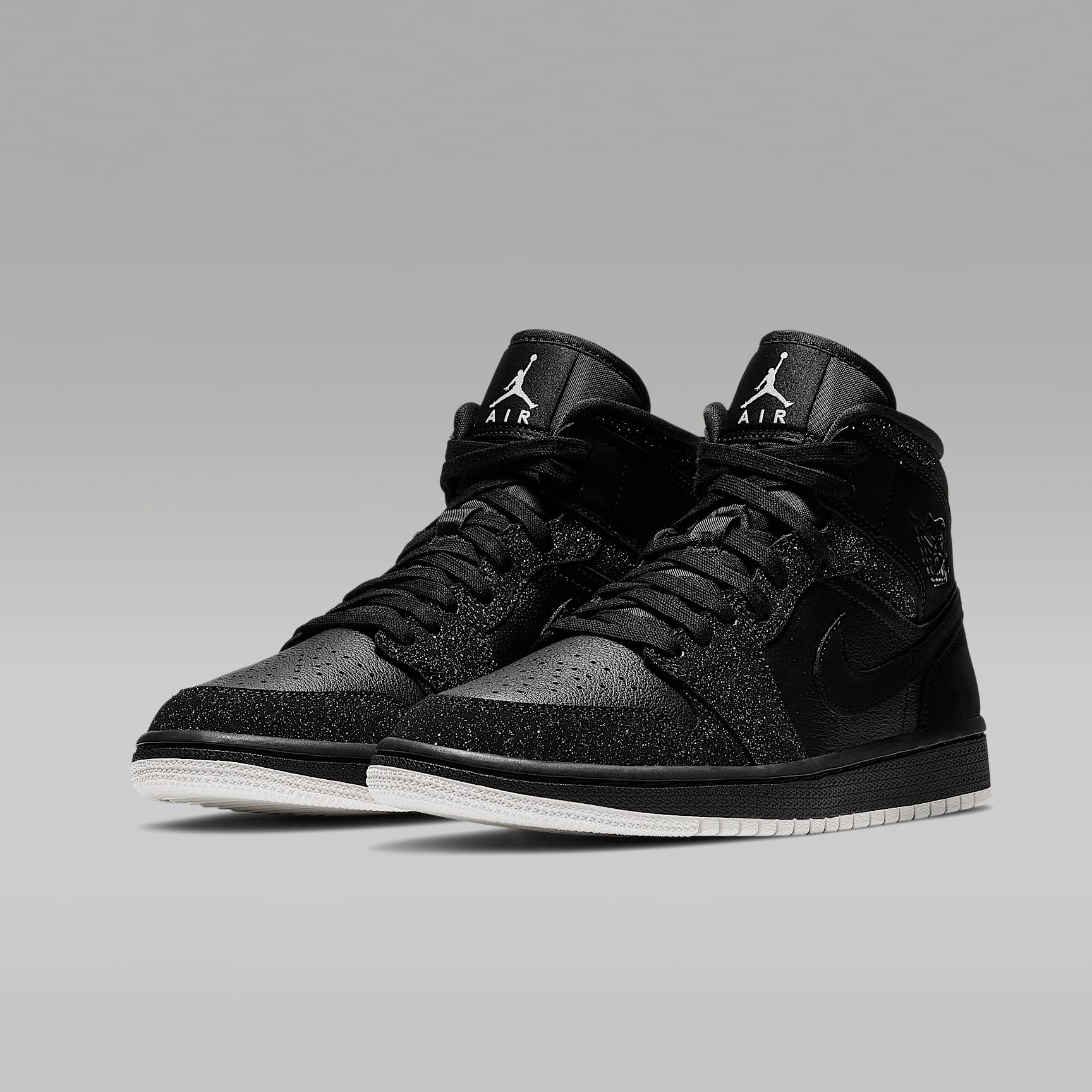 Air Jordan 1 Mid Schuh (Damen) – Schwarz/Weiß/Phantom